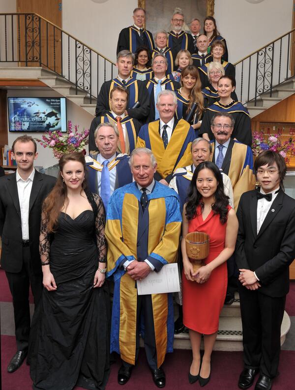 Here's His Royal Highness with all Honourands &amp; Prize Winners from today's ceremony #PresidentsVisit <a href="/ClarenceHouse/">Clarence House</a>