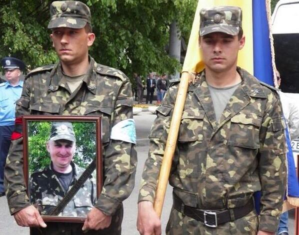 ludivchernom's tweet photo. .@euromaidan 
В Днепре прощались с погибшим в Мариуполе Сергеем Ейсманом. Героям Слава! http://t.co/Qt8ltKqmOX