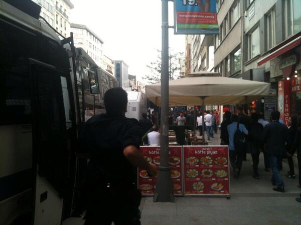 Osmanbey metro cevik kuvvet kayniyor