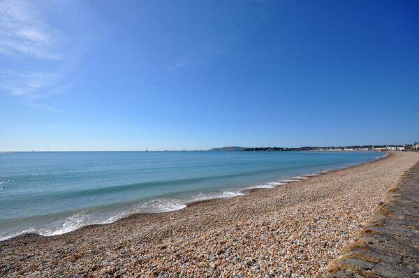 DreamCottages's tweet photo. Has Summer arrived in Weymouth??? I think soooo yippppppeeeee!!!!#dorset #sun #summer http://t.co/NYP6S8ZZAm