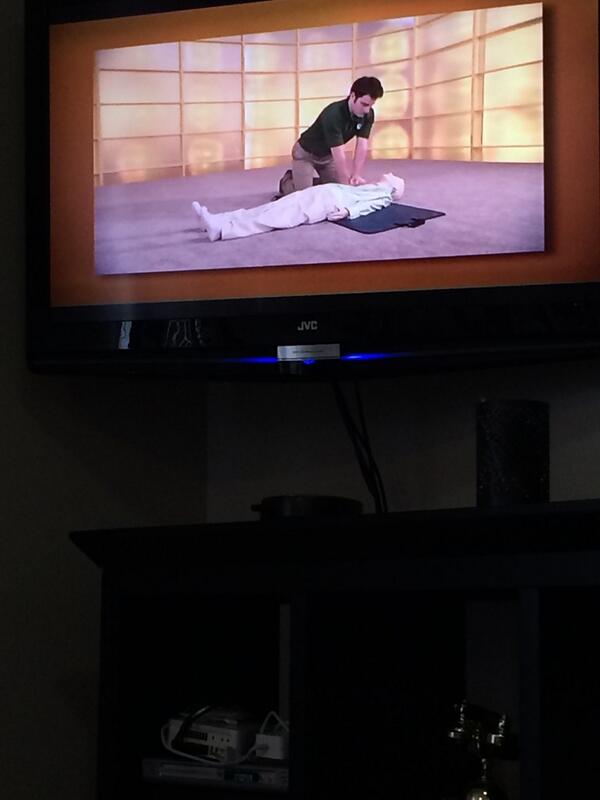 drillcoachjord's tweet photo. Learning to save lives from the couch #thisshouldwork #cprpro http://t.co/x0ApYl7m7p