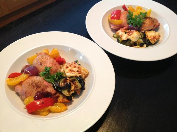 TheKellyDiet's tweet photo. Fuel after a busy day! Rewarded with roast chicken &amp; veg, &amp; courgettes with halloumi. Green meal on the Kelly Diet http://t.co/xPKpc3gsGT