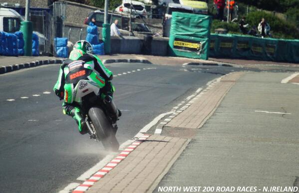 Lockk999's tweet photo. #RR #NW200 #TT #UGP

" Putting the Power Down "

@Saiger22 http://t.co/9D1Vf3kMhA