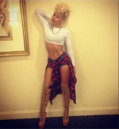 aviberry_fat's tweet photo. @Avi_Berri let "Kaylin Garcia" be your motivation to a bomb body you see her small waist and bomb body??? http://t.co/9iKuLU0eXS