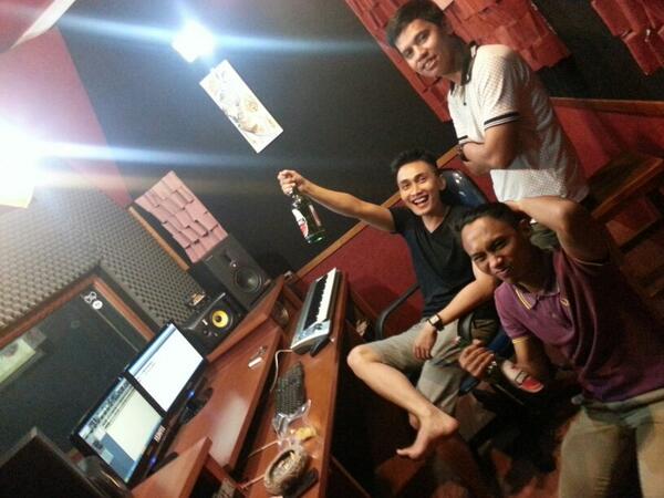 Today schedule,Saint Trojan england ska recording  Oberheim studio.good place good friends <a href="/Saint_Trojan/">Saint Trojan</a> @edwinyudha