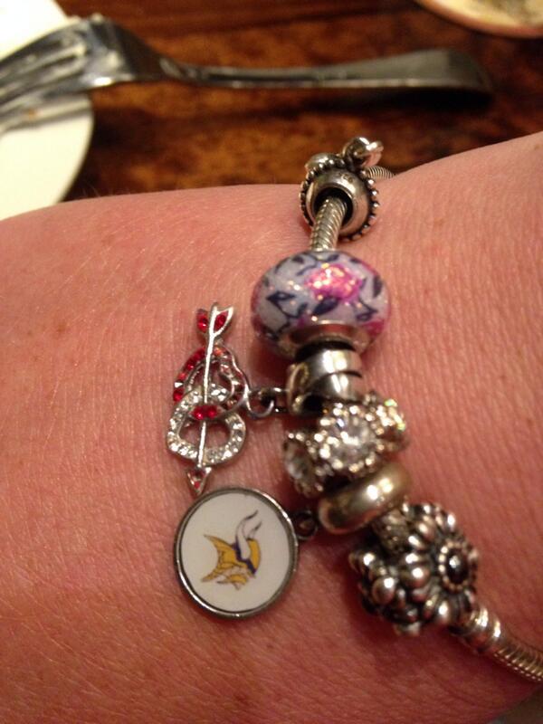 MrsJolly7's tweet photo. Anniversary present from my hubby @teddyb_h2o http://t.co/uWGfiRPti0
