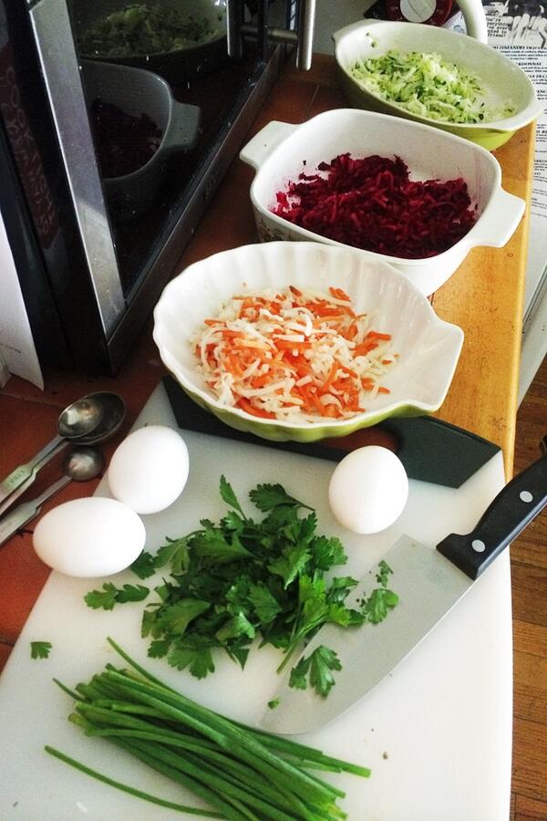 artfulgourmet's tweet photo. Prepping some healthy colorful Egg Baskets for my #CwC TV show today! #kidscooking #cookingwithcolor4kids http://t.co/qqAXq9mLAk