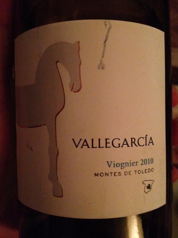 rdelacalle's tweet photo. No me canso de este vino, que rico por dios!!!.. Cada dia mas adictivo!! Y que bien va con las verduras! http://t.co/pPXM0HUWQL
