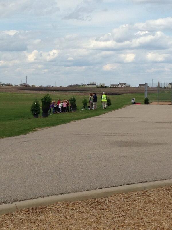 willremmert's tweet image. Learning and planting trees today with @TreeTrust #learningwithtrees @isd721 #eagleview
