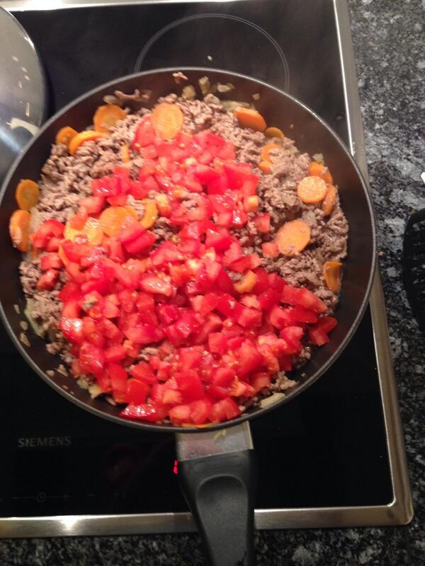 beyoupi's tweet photo. Next day #30TagePaleo Tucchini-Spaghetti mit Bolognese 'speziale' http://t.co/m75cTtupDs