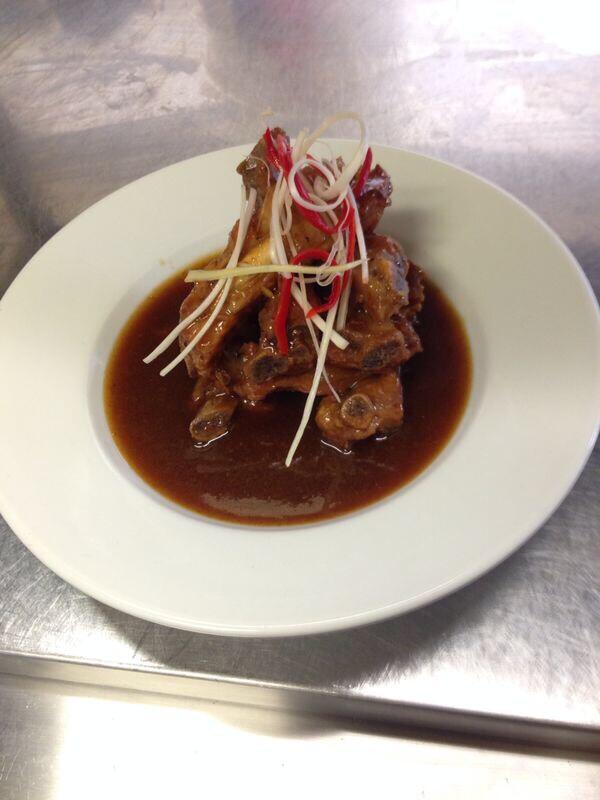 BrougeTW2's tweet image. Honey &amp;amp; #amberbeer sauce starter ribs fall off the bone. Topped with Chinese style chilli #WedsRibs