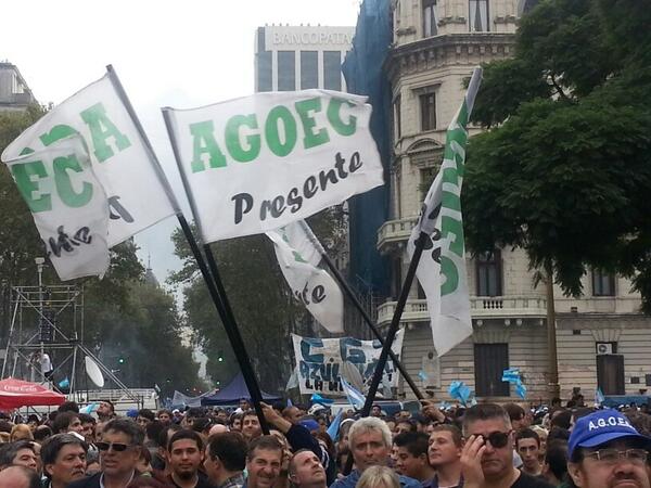 AGOECPRENSA's tweet photo. AGOEC Presente  en plaza d mayo reclamando en contra la inseguridad el ajuste y la pobreza @Jorge_Mancini conduccion http://t.co/oYP0xCq3W4