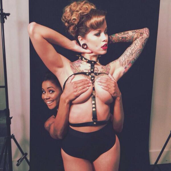 madebaker's tweet image. Ihahahahahhaha! Finally wrapped up my shoot tonight! Thanks for the support jenn lol