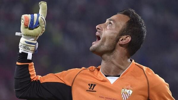 UEFAcom_fr's tweet photo. Avec un 3e succès en #LigueEuropa, @SevillaFC rejoint @Inter @LFCFrance et @juventusfc
#SevBen
http://t.co/Ku678qde4p http://t.co/hqf44ocPZq