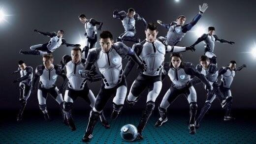 alpiedeldeporte's tweet photo. VIDEO: Messi, CR7 y compañía salvan el mundo en extraordinario comercial de Samsung http://t.co/UqNIuyXRi7 http://t.co/jlyFdlfrOX