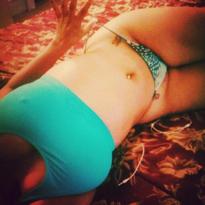 100 degree in cali. So i am working out from home. Squats and abdominal day http://t.co/VxCY0LmmEQ<a href="/tag/photogrid"class="tags"><span>#photogrid</span></a>