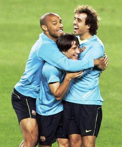 HALAMADREDCOM's tweet photo. قُبلة بطريقة هنري http://t.co/eN4jzwvee6”