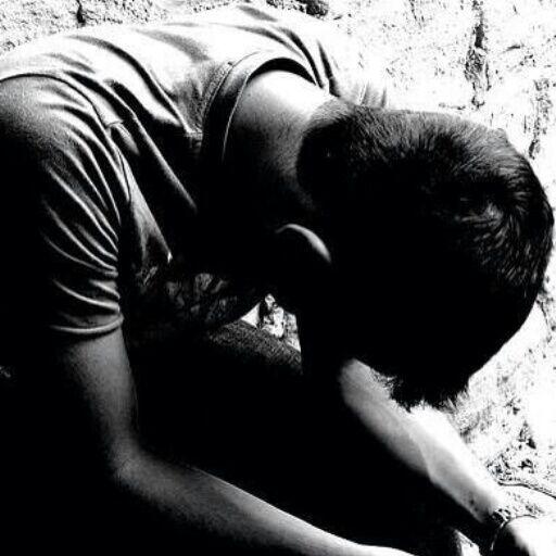 dadoooooooo1's tweet photo. " كأغنِية خالية من الكَلمات ؛ لم يعُد يتقن قلبي عزفكِ ثانيةً ..!! http://t.co/qHEO6T3L3i"
