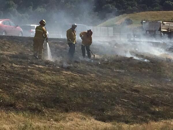 AlamedaCoFire's tweet image. Vegetation fire on WB 580, East of Eden Canyon Rd exit is knocked down. Units being released. #CastroValley