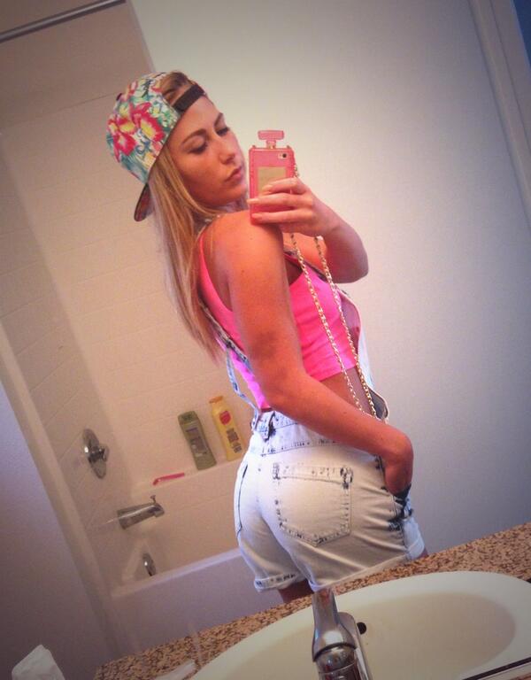 CarterCruise's tweet photo. such a teen porno outfit (s/o to @WinnersClubClo for the hat &amp; @SHOPJEEN for the phone case!) http://t.co/m7BslhKKlm