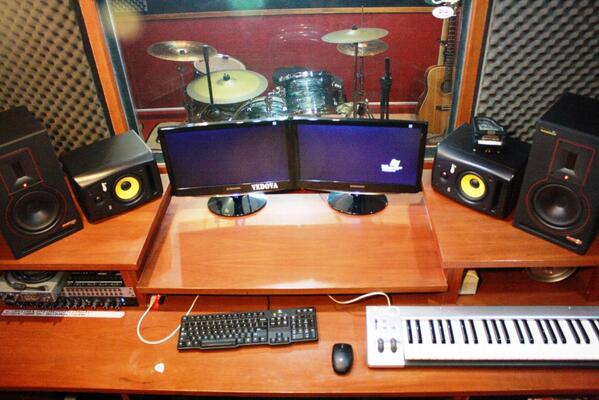 Recording Studio only 350 rb/7 hours..call us : 087888604645