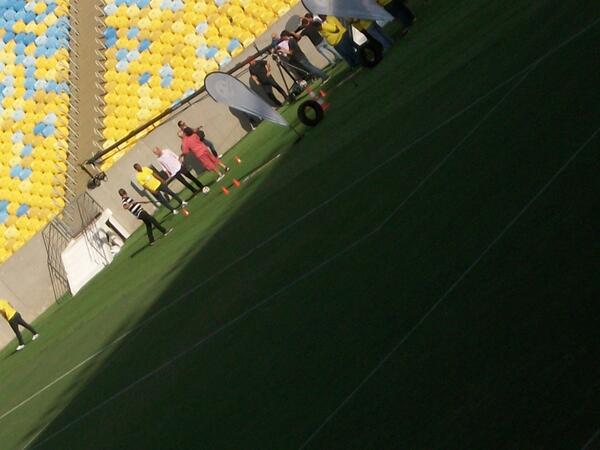 Iamfanofmyidols's tweet image. #PIO12 #MARACANÃ GRITAMOS POR VOCê  @AlexEscobar_