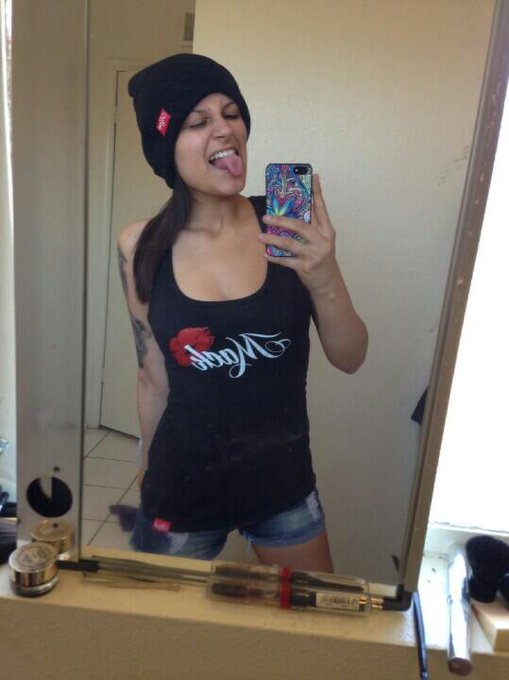 Dis is my girlfriend Noelani. She wears things from http://t.co/QM5T61p0y4 http://t.co/68FNdX6T0I