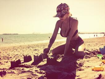 Sandy castle slaving http://t.co/JTTzocuQje<a href="/tag/boobs"class="tags"><span>#boobs</span></a><a href="/tag/vmas"class="tags"><span>#vmas</span></a><a href="/tag/penthousepet"class="tags"><span>#penthousepet</span></a>