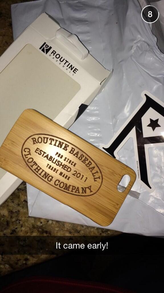 JacksonWebb21's tweet image. S/O to @RoutineBaseball for the fast shipping! Came in 1.5 days! #keepingitroutine #phonecase #checkemout