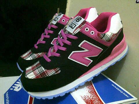 JNStore_id's tweet photo. New Balance 574 Encap Ladies | Kode: NBLD1353 | Size: 37-40 | 210rb http://t.co/PfcjkLxwAM