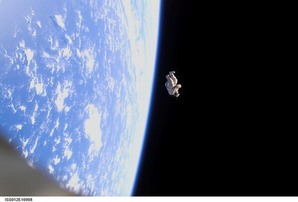Span space. Полет из космоса. Свободный полет в космосе. Космический эксперимент астрономия. Снимок пустого космического.