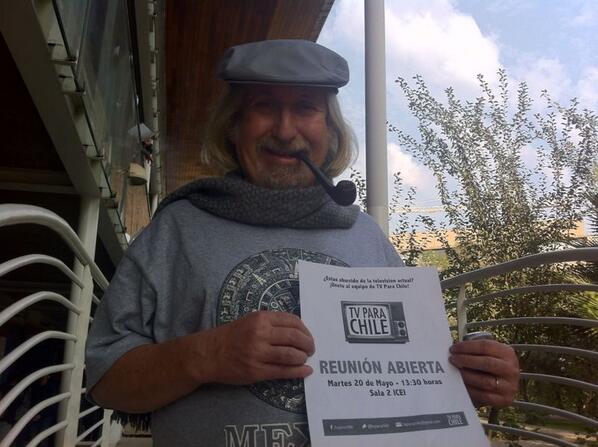 tvparachile's tweet photo. Aquí el más adorable del ICEI apoyándonos! http://t.co/AEpNjjRZ87