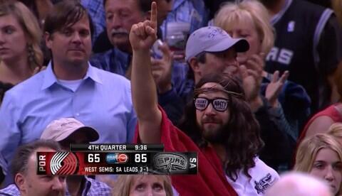 Roland0DM's tweet image. Spurs Jesus in the building! #SpursJesus
