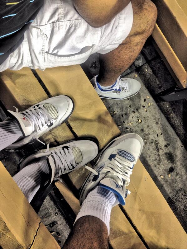 SmellMyTUlips's tweet image. Dodger Game Chillin. 😴👌 all in the family. Retros Only. #TrueBlue3 #Cement4 #Military4 @kicksonfire