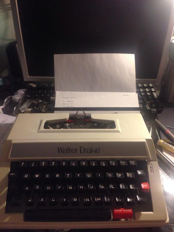 BreezyMackenzie's tweet image. Ok so computers dead, next best thing I guess? @lord_farquaad1 it's finally useful 😂 #typewriter #nospellcheck