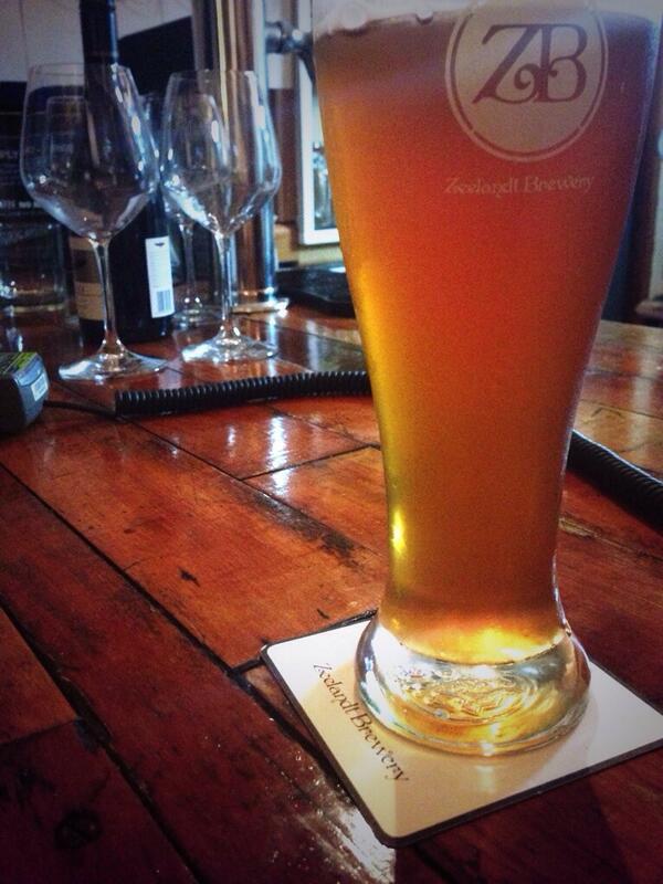 ZeelandtBrewery's tweet photo. Pale Ale back on at The @CommonRoomHB. Perfect way to end a Thursday. http://t.co/uG9D824Xt1
