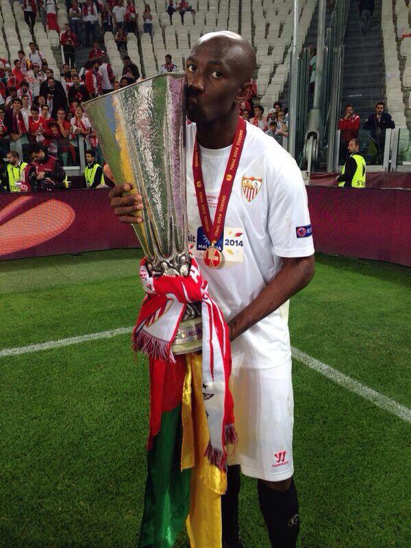 StephaneMbia's tweet photo. Campeones !!! CHAMPION D'EUROPE 2014 !!!!!! http://t.co/F4lDkajc3H