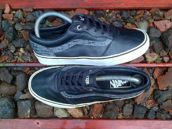 vans milton black white
