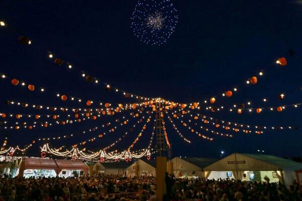 FeriaMayoTorre's tweet photo. Espectacular el encendido de anoche! Espero que disfrutarais tanto como nosotros. http://t.co/nLTnizMpeW