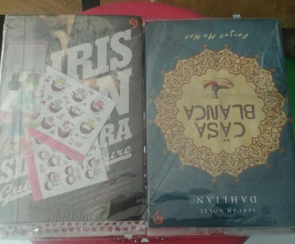 blessleaf_'s tweet image. Sama2 :) "@uchiee90: Aaakkkk... paket dari @blessleaf_ udah sampe, makasii pembatas bukunya lucuk :) http://t.co/CH9M9CU1hf"