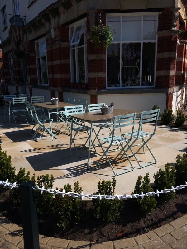 Room for 20 lovely customers on our patio, in the sun all day long. ☀️ #emmaskitchen #frintononsea #essex