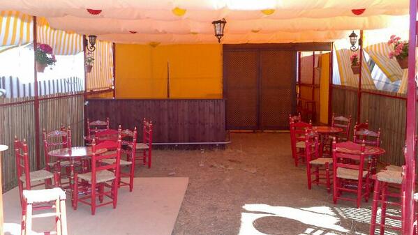 Morgaillo's tweet photo. Ahi llebais una foto de como ha kedao la caseta el parque http://t.co/MQYHgeahBd