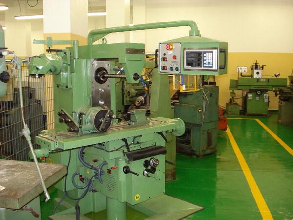 Chaosleth's tweet photo. Primeras imágenes del rodaje de #Staticformers con CNC Toolroom como Fresadort @Chaosleth @suta_2 http://t.co/4P1HS0juaZ