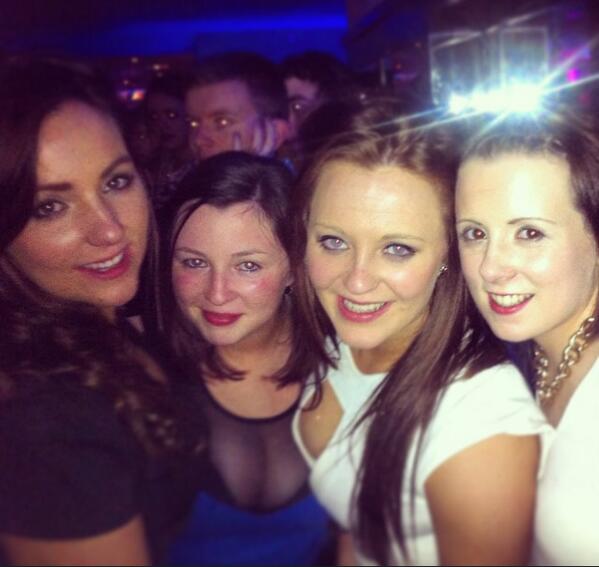 michellecass91's tweet photo. #girlies #drinks #bankholiday 😊❤️🍹@kathyemulligan @brettface92 http://t.co/uAWpnlYXEp