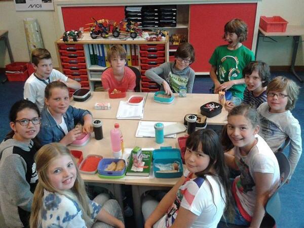 Nog 1taak en dan is groep 7 klaar met de Entreetoets. Maar nu eerst gezellig samen lunchen.