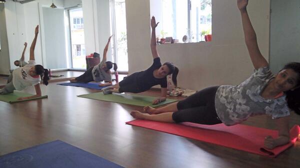 RadhikaKarle's tweet photo. Pilates for toning, flexibility, and long, lean muscles! @tangerinearts #liftnlengthen #hardcorework http://t.co/PgmjB80ZLJ