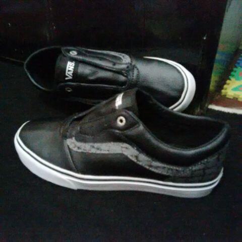 vans milton black