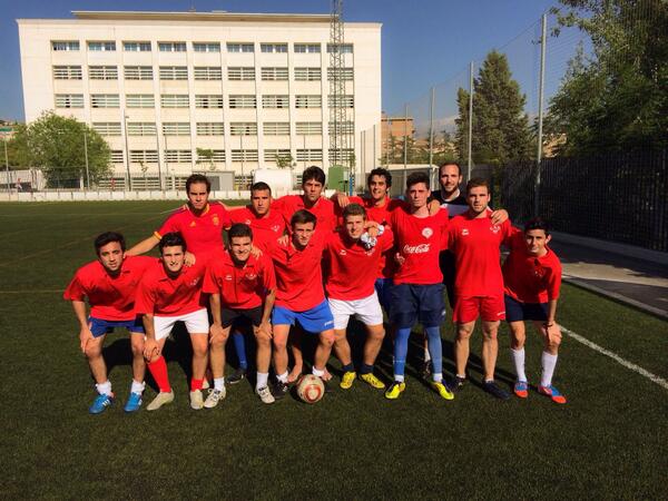 arandajl's tweet photo. Fútbol 11 Facultad de Derecho Ugr ya  Final del Trofeo Rector 2013/14. Enhorabuena chicos !! Y a por la FINAL !! http://t.co/pvMezcMcDC