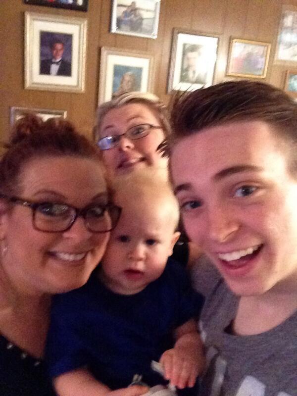 averyLMay's tweet photo. @clevans14 @DylanRSnyder Mother's Day! Moms and sons! Miss you "D" http://t.co/BbTrzdNXZk