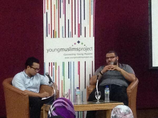 YMPtweet's tweet image. Sh@WaleedKBasyouni in Q&amp;amp;A answering tricky q's ranging frm choosing friends &amp;amp; interracial marriages #livingwithothers